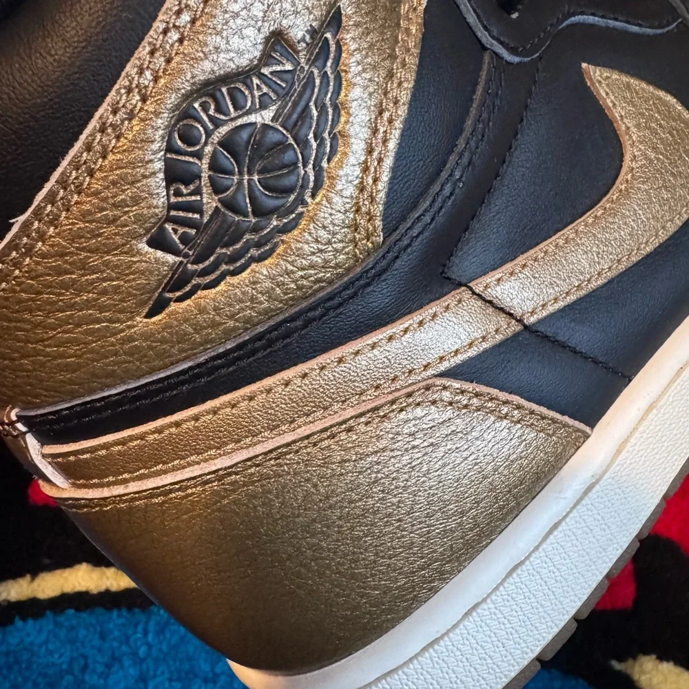 Jordan 1 High Black Gold Sz 10 - Picture 4 of 4